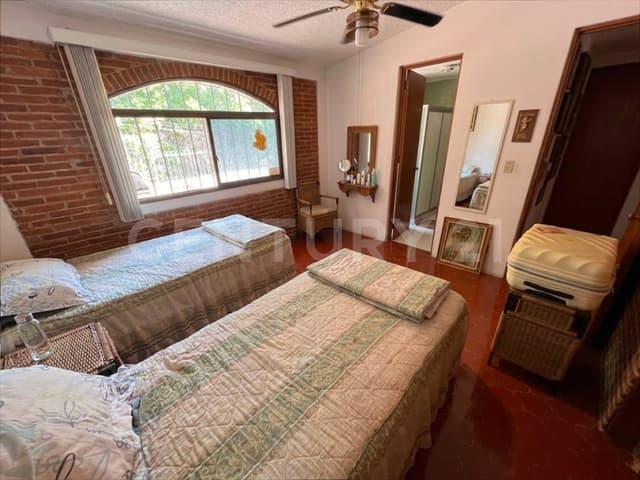 CASA CON JARDÍN Y JACUZZI PARA 8 PERSONAS