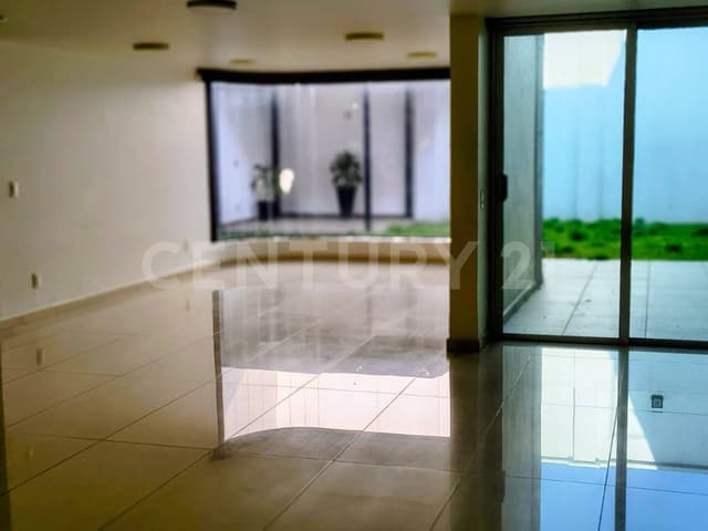 Venta de Casa de 3 Niveles en Lindavista Sur