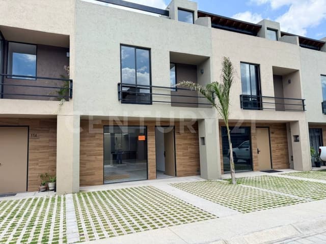 SE RENTA CASA NUEVA ZONA PERFIERICO Y CUAUTLANCINGO