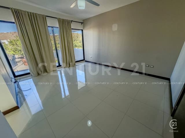 CASA EN VENTA EN FRACCIONAMIENTO BOSQUES DEL VALLE I EN CHIHUAHUA, CHIH.