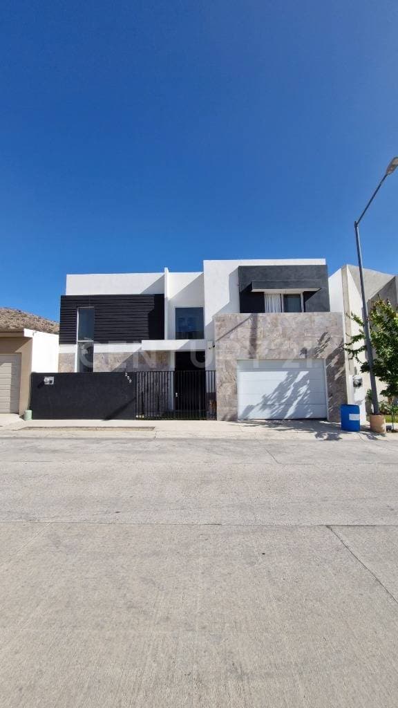 Casa en Venta en Comercial Chapultepec, Ensenada Baja California.