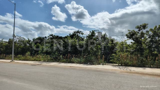 Venta lote uso comercial en ESQUINA sobre Av.127 Jardines 6 Cancún,Qroo OFC4524