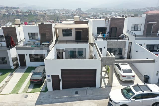 CASA EN RENTA EN LOMAS DE LA PRESA ALBA RESIDENCIAL, TIJUANA B.C.
