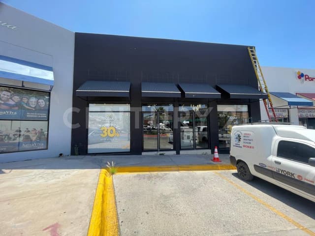 LOCAL EN RENTA EN PLAZA CUMBRES, PERIFERICO DE LA JUVENTUD, CHIHUAHUA.