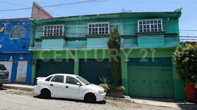 Casa en VENTA de 2 niveles con 2 departamentos