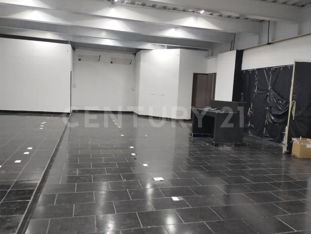 SE RENTA LOCAL SOBRE V.CARRANZA EN SALTILLO