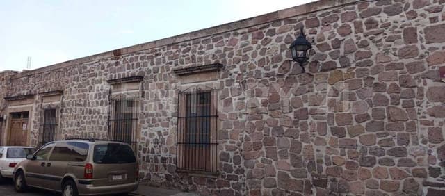 Casona en Morelia Centro con amplio terreno a dos frentes