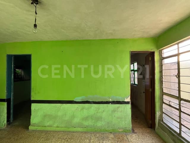 Casa en venta, Jacarandas, Iztapalapa. (PARA REMODELAR)