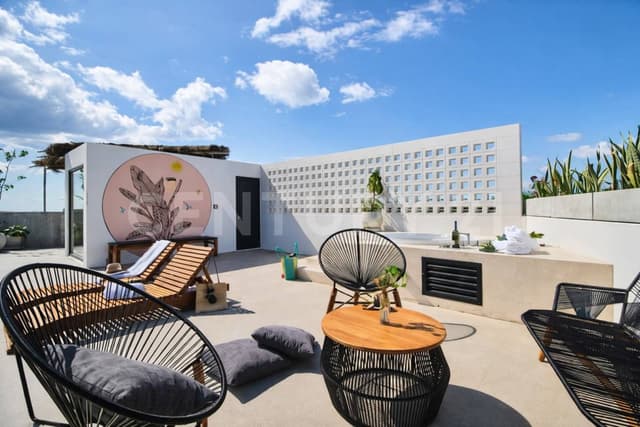 Penthouse con vista al mar en Grand Sirenis–privacidad, altura y estilo de vida