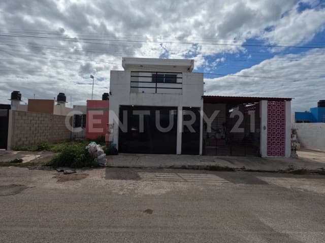 Casa en venta en Caucel Merida Yucatan con alberca !!