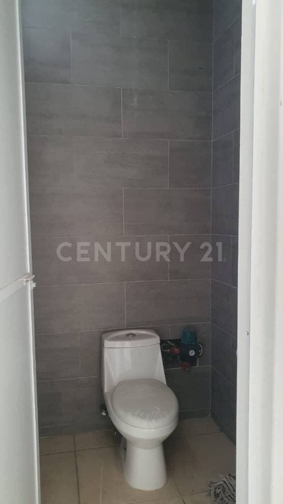 SE RENTA LOCAL EN XOXO, FRENTE A LA SALLE