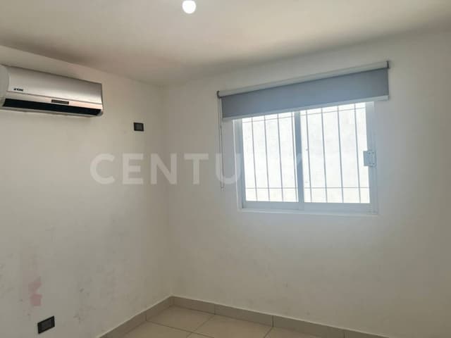 CASA EN RENTA EN ESQUINA CON AMPLIA COCHERA ZONA CONQUISTA CULIACAN SINALOA