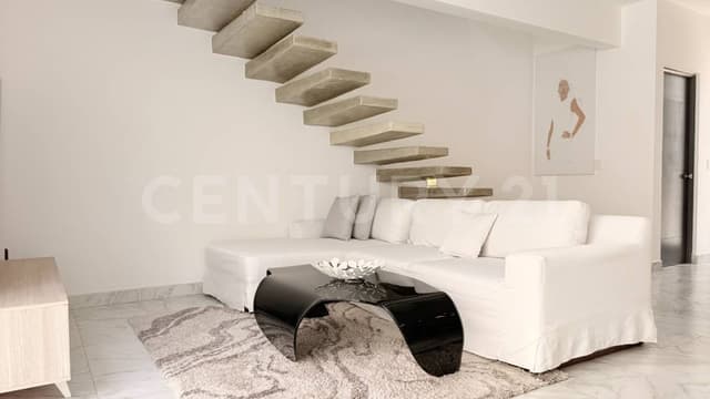 Casa en Venta con alberca privada y diseño contemporáneo - Arbolada Cancún.