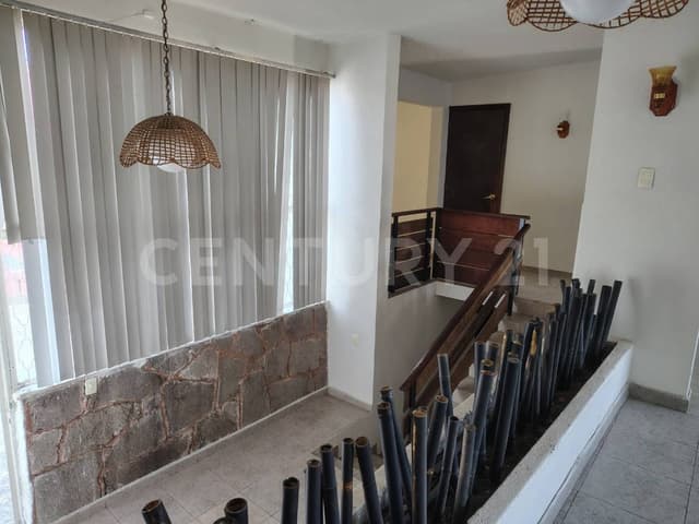 RENTA CASA EN ARBOLEDAS