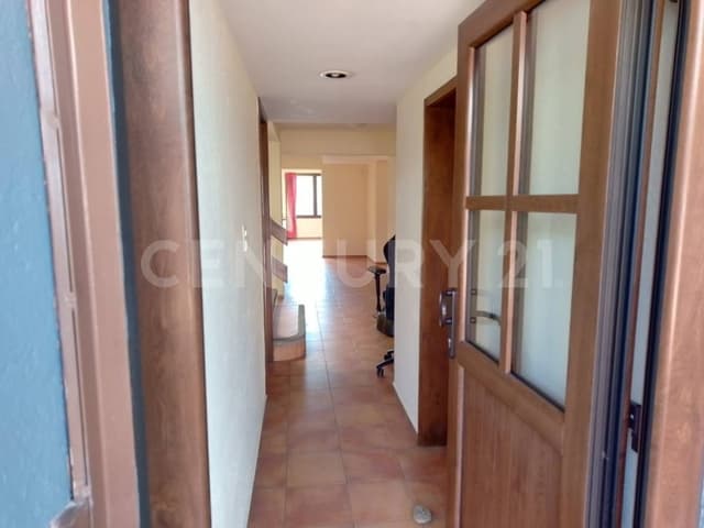 casa con excelente ubicacion a 10 mitunos de supervia a santa fé