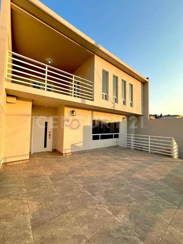 CASA EN VENTA EN LOMAS DE VALLE VERDE, ENSENADA