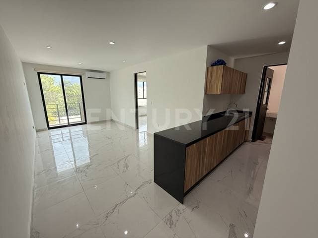 Venta departamento en Cancún, Residencial Astoria sobre Av.Huayacán AF0726