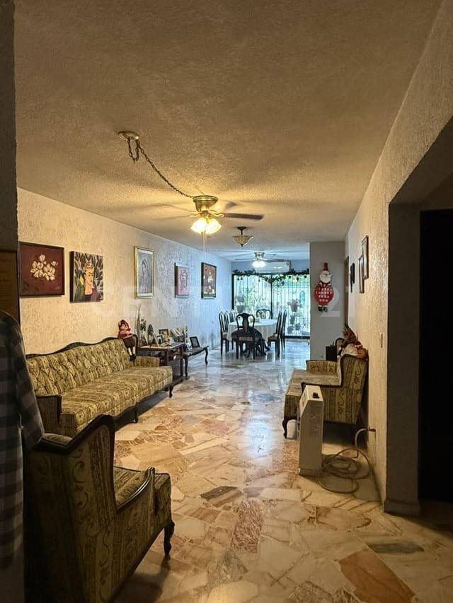 CASA EN VENTA EN COL. LAS PUENTES 2 SECTOR EN SAN NICOLAS DE LOS GARZA