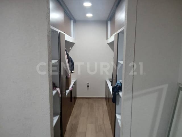 Casa como nueva en Jardines de la Aldea II Morelia