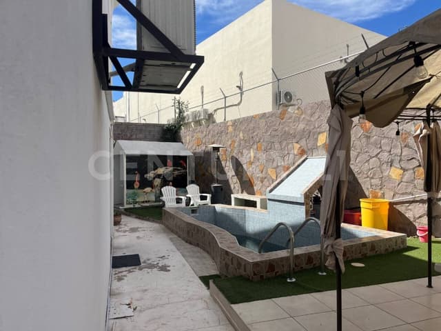 Venta de casa en zona Vistas del Valle