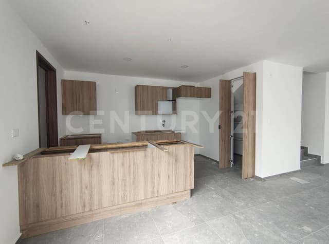 Casa en venta en fraccionamiento privado, Zona Tlaxcalancingo, Puebla