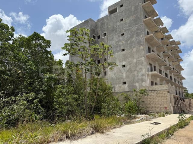 Venta Lote comercial sobre avenida principal Cancun Q. Roo SVM1125