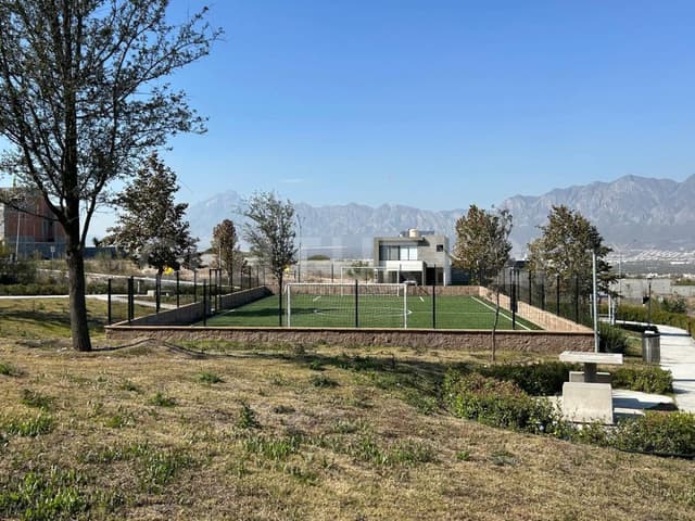 TERRENO EN VENTA CUMBRES SOLANA