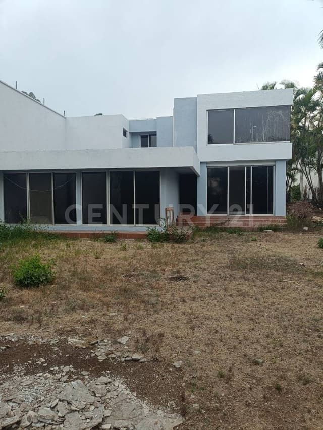Propiedad en la mejor zona de Cuernavaca lista para remodelar