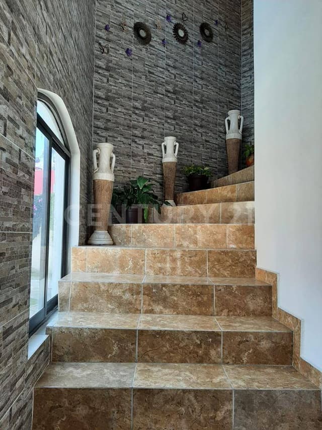 VENTA AMPLIA CASA 5 RECÁMARAS y 2 CUARTOS DE SERVICIO EN FRACC. EL VERDE,CHOLULA