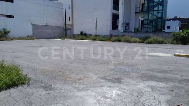 RENTA DE TERRENO USO COMERCIAL COL. DEL VALLE, SAN PEDRO GARZA GARCÍA, N.L.