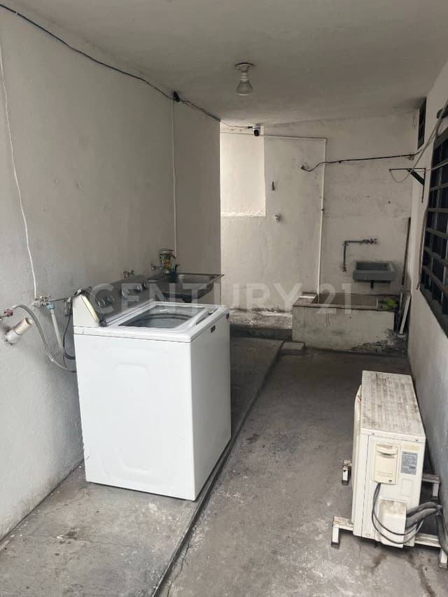 EDIFICIO DE DEPARTAMENTOS REMODELADOS EN MITRAS CENTRO