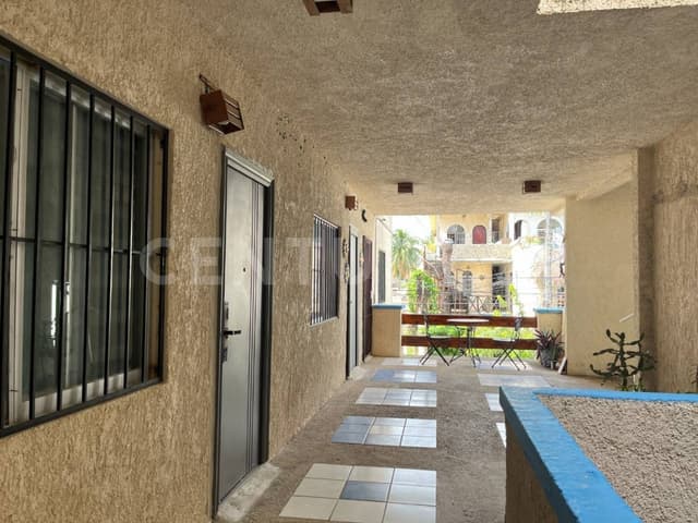 Renta Anual de Estudio a dos cuadras de la playa en Playa del Carmen P4213