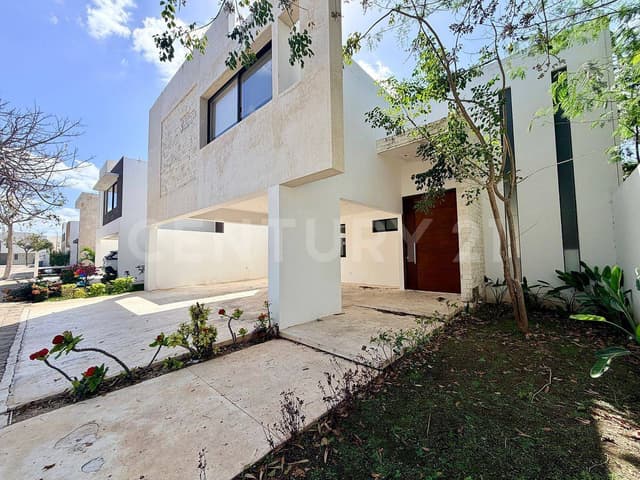 Casa en venta de 4 Habitaciones en Privada Residencial en Temozón Norte, Mérida.
