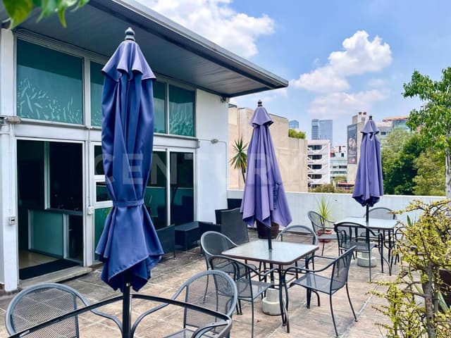 Renta de oficina en Colonia Roma, con áreas comunes y sala de juntas.