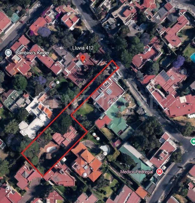 Terreno con casa para remodelar y amplio jardín en Jardines del Pedregal