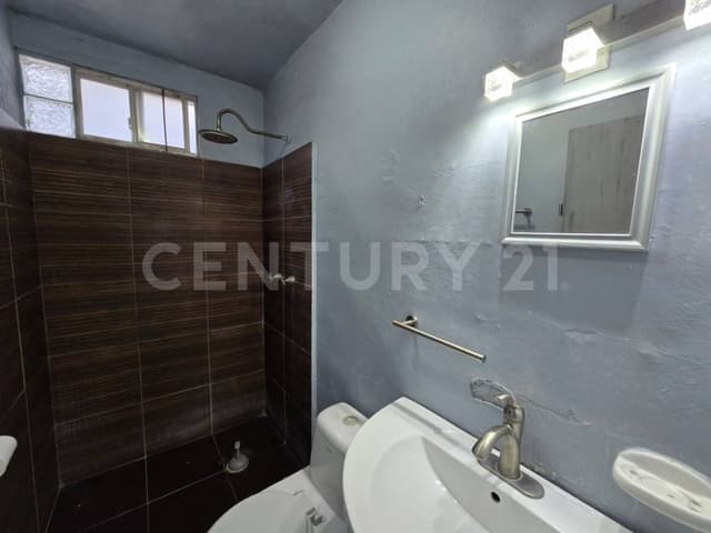 "Renta casa en Laguna Real"