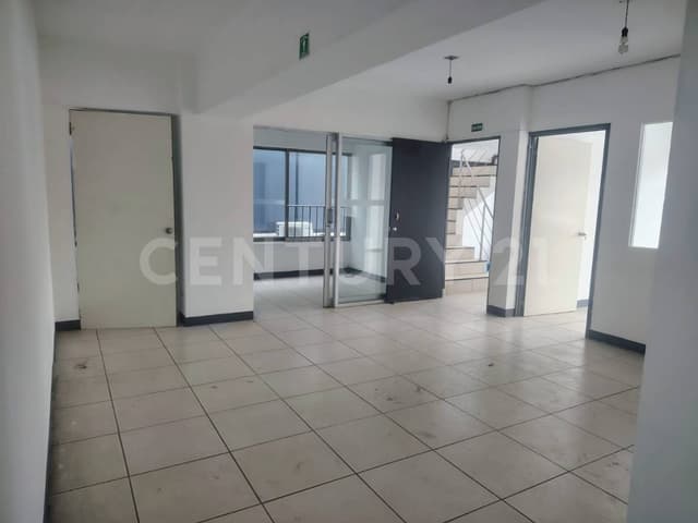 SE RENTA LOCAL EN SEGUNDO NIVEL EN AV. UNIVERSIDAD