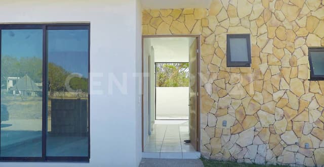 Casa Moderna de 3 Recámaras con Patio y Estacionamiento