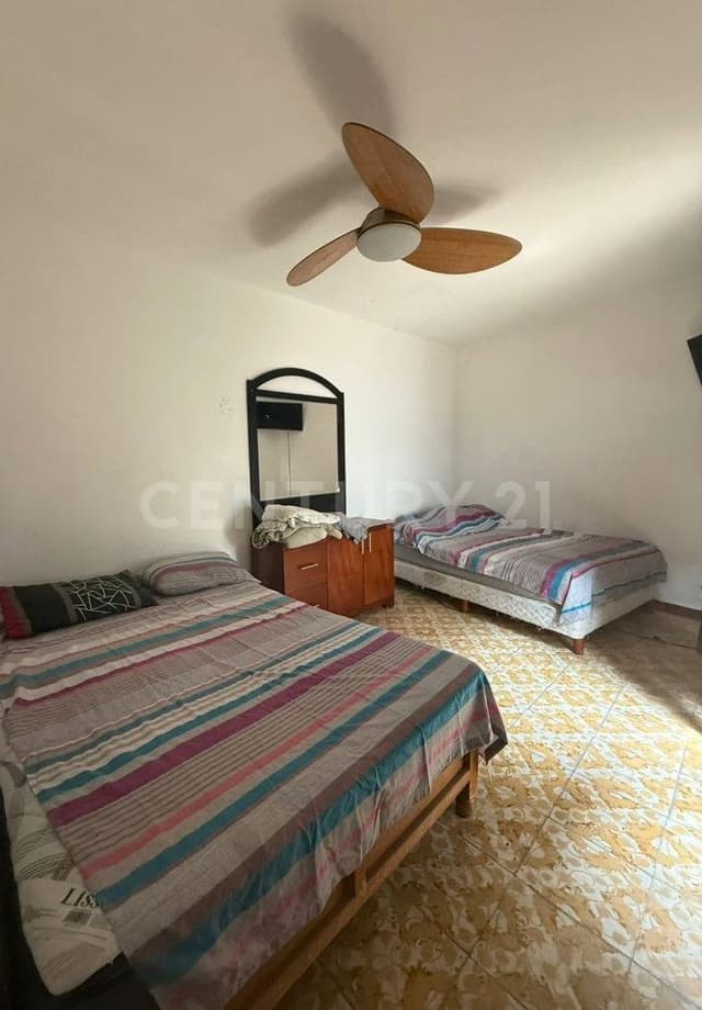 CASA AMPLIA EN VENTA