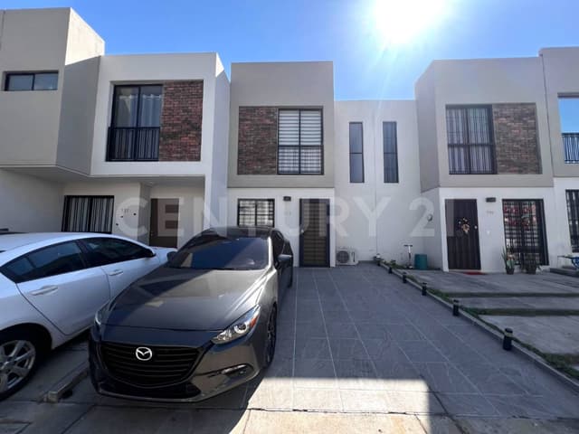 Casa en Amueblada Renta – Condominio Lomas Altosur, Guadalajara