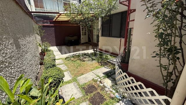 Casa de dos ambientes en VENTA