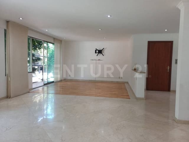 Con terrazas propias, a media cuadra de Horacio y Homero