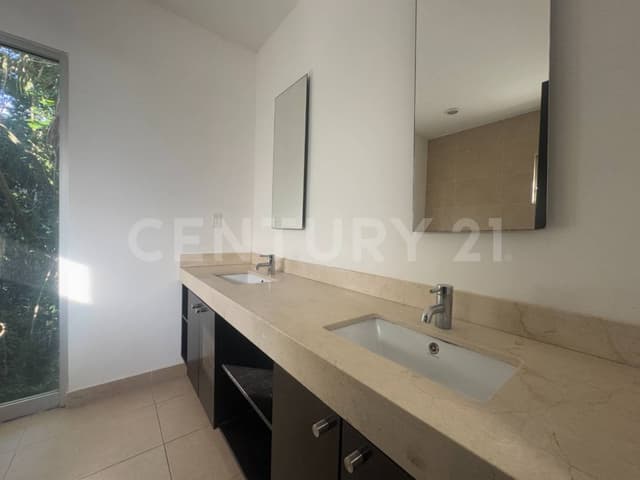 CASA EN RENTA sin Amueblar en SELVAMAR 3 recamaras Oriente 18 , Playa P4484