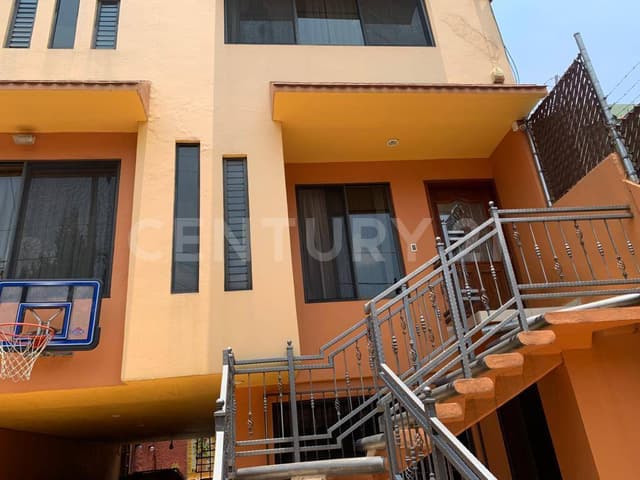 CASA EN FRACCIONAMIENTO CERRADO EN VENTA, AL SUR DE LA CDMX