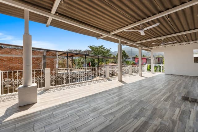 Casa Mexicana Recién Remodelada con Estudio Independiente