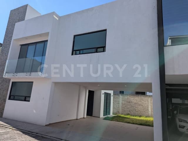 CASA EN VENTA JUNTO A LA RADIAL DE SAN ANDRÉS CHOLULA, CERCA DEL CENTRO ESCOLAR