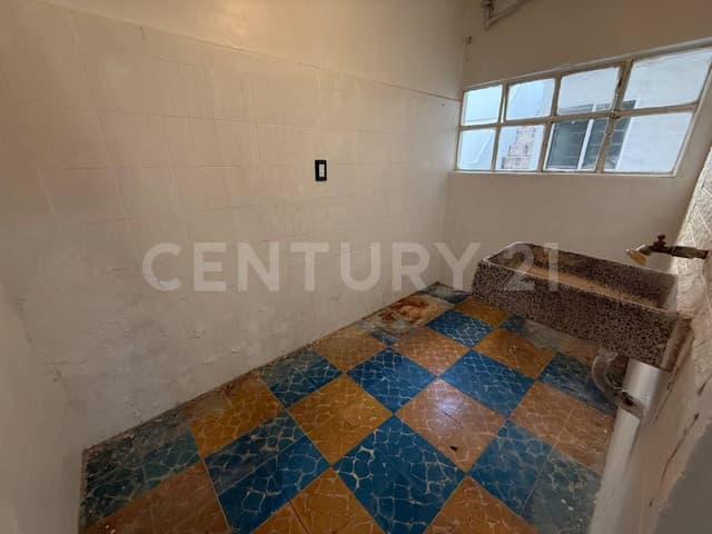 Venta de Propiedad Habitacional con 4 Departamentos en Casas Alemán