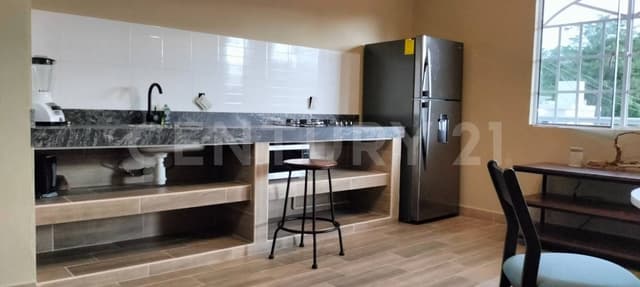 CASA AMPLIA CON JARDIN +2 DEPARTAMENTOS ¡VIVE Y GANA UN INGRESO EXTRA !