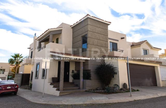 CASA EN VENTA EN FRACCIONAMIENTO SENDA REAL CHIHUAHUA, CHIH.