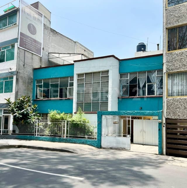 Amplia casa en venta